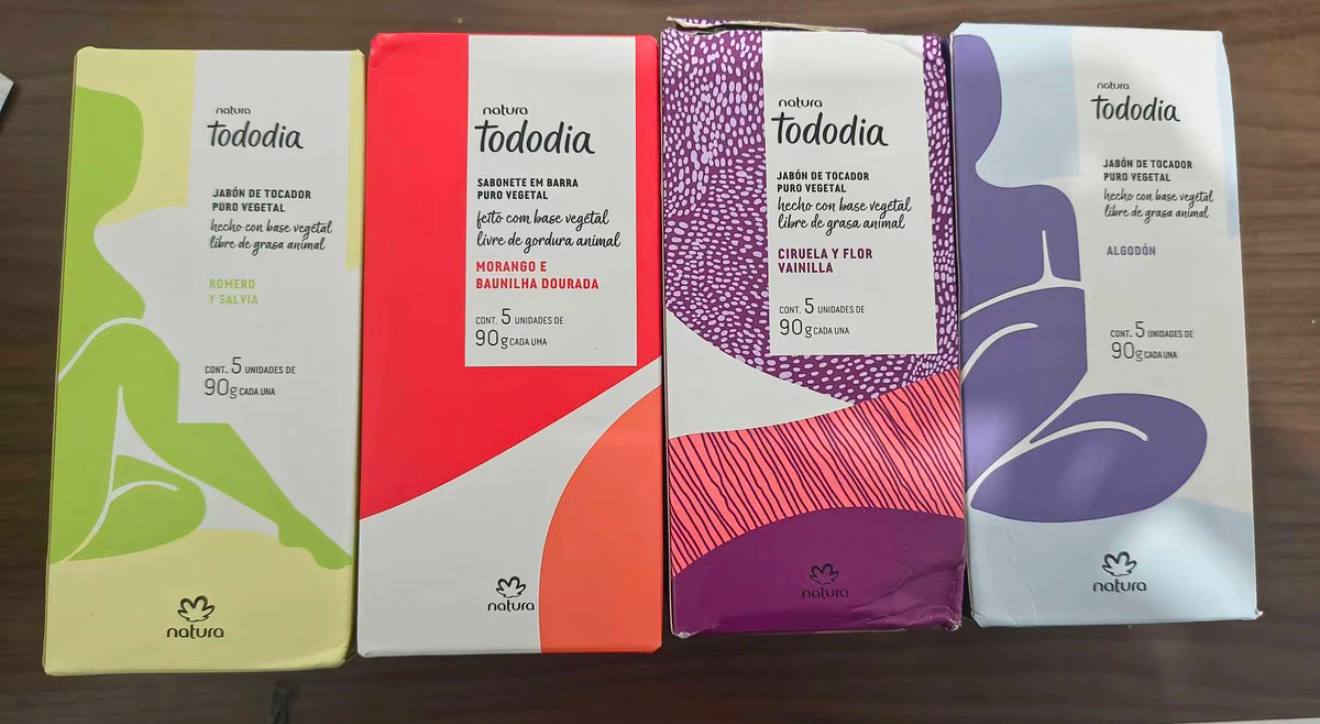 Quatro caixas de sabonetes